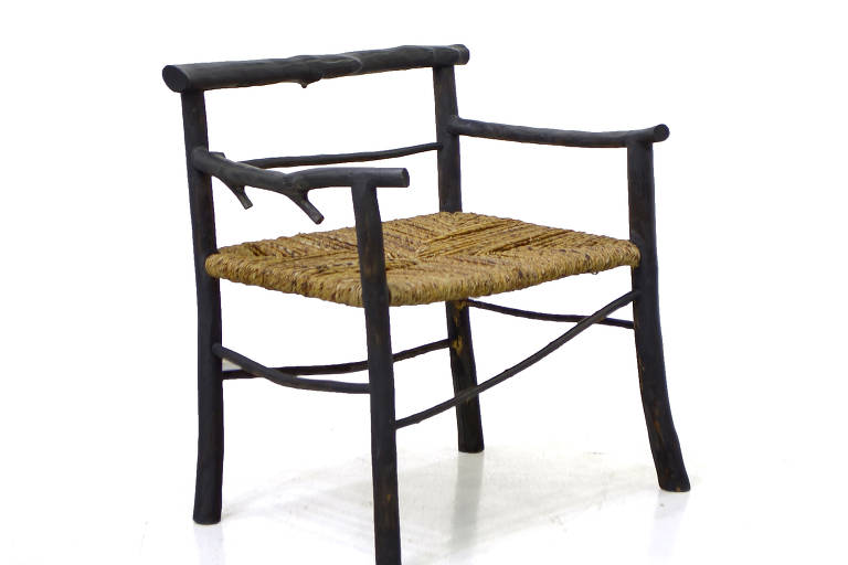 Cadeira Quebra Galho, de galho de árvore de descarte urbano com fibra de bananeira, por Marcelo Magalhães. R$ 5.800, da Herança Cultural