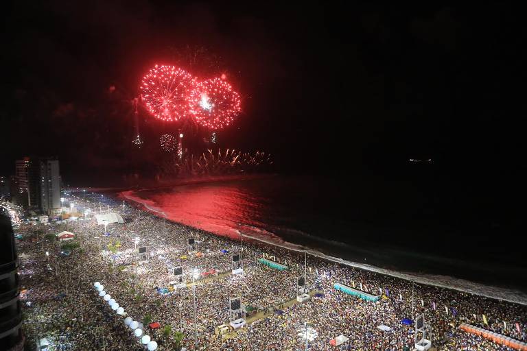 Vista geral da festa de réveillon em Fortaleza (CE)