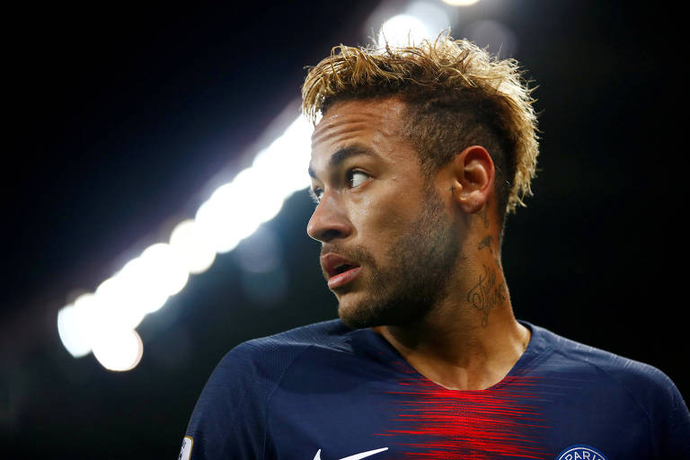 Neymar em ação na vitória sobre o Lille (FRA), por 2 a 1, pelo Campeonato Francês