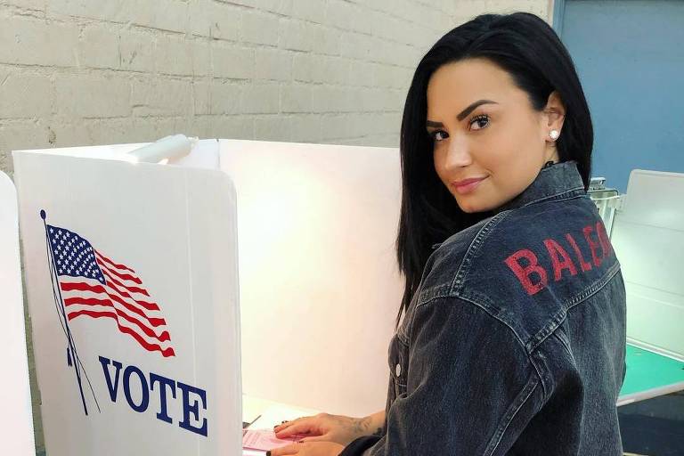 Demi Lovato vota em dia de eleições nos EUA