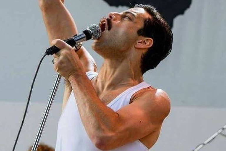 O ator Rami Malek como Freddie Mercury, no filme "Bohemian Rhapsody"