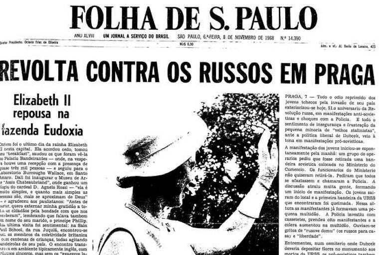 Manchete da Folha fala sobre os protestos feitos na Tchecoslováquia no dia em que é lembrada a Revolução Russa