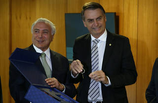 Temer entrega a Bolsonaro a chave do CCBB, onde ficará o gabinete de transição