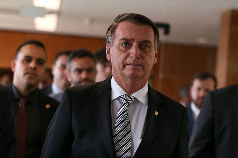 O presidente eleito Jair Bolsonaro (PSL) fala com a imprensa após almoço com o presidente do STJ, João Otávio de Noronha
