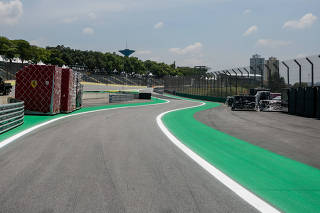 Autódromo de Interlagos com equipamentos da Ferrari