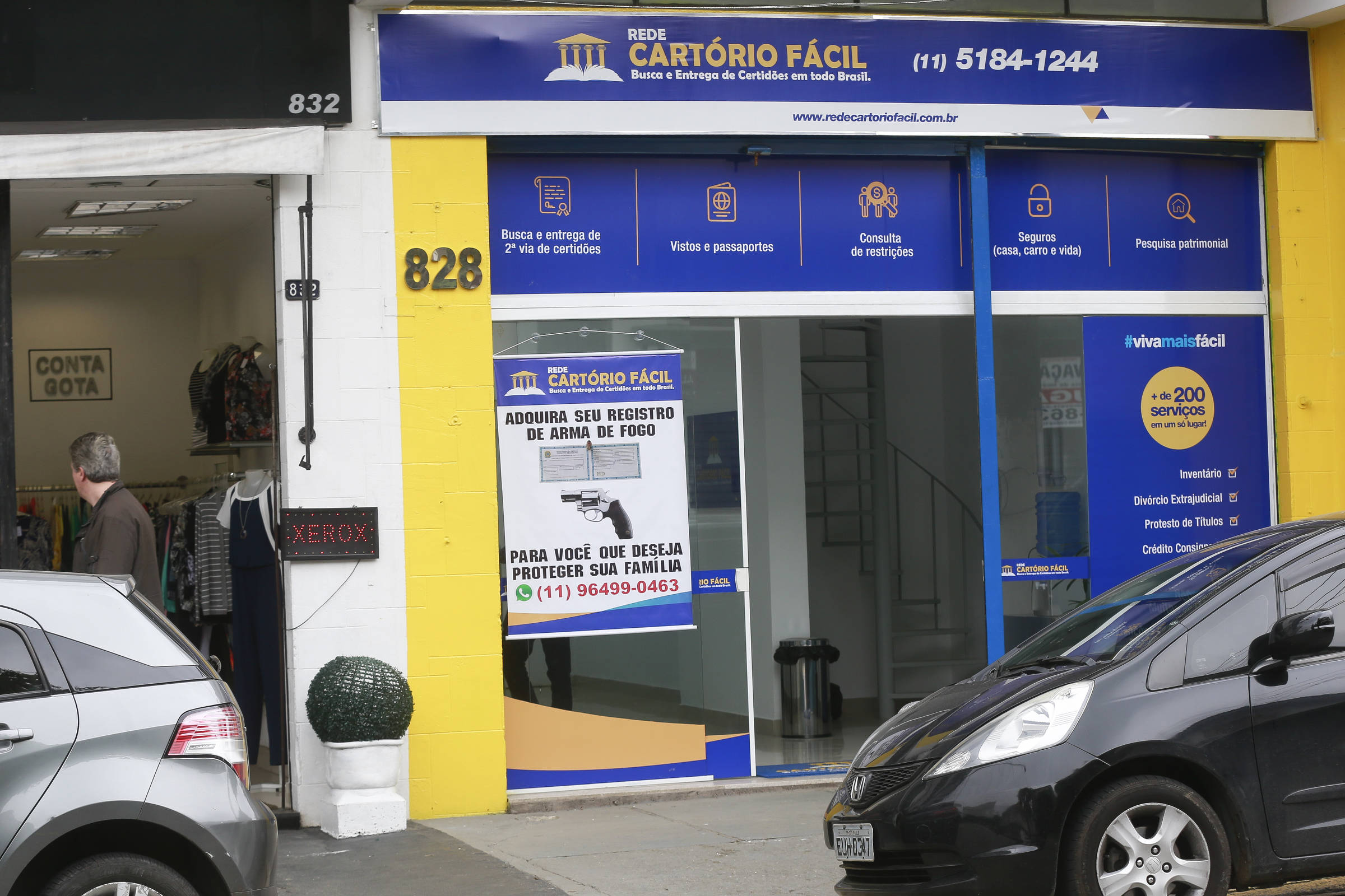 Resultado de imagem para Com onda Bolsonaro, empresa divulga registro de armas para 'proteger famÃ­lia'