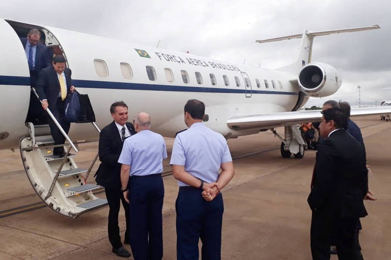 Bolsonaro chega a Brasília com o vice, Hamilton Mourão, na terça-feira (6)
