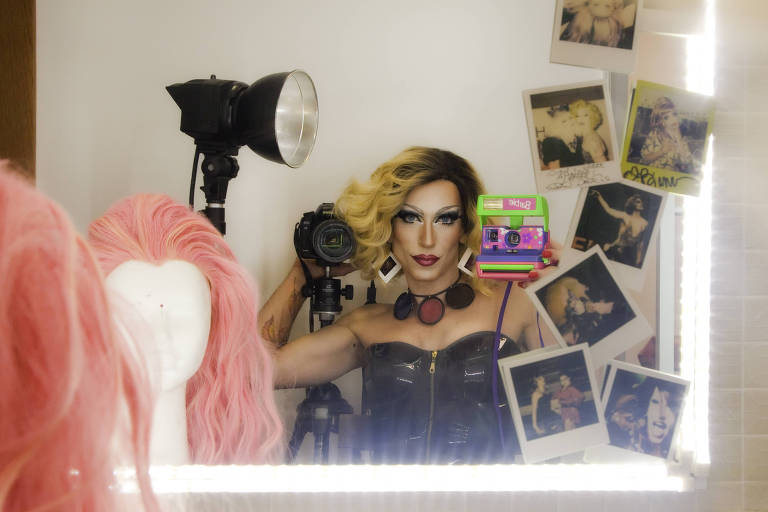 A fotógrafa e drag queen Betina Polaroid