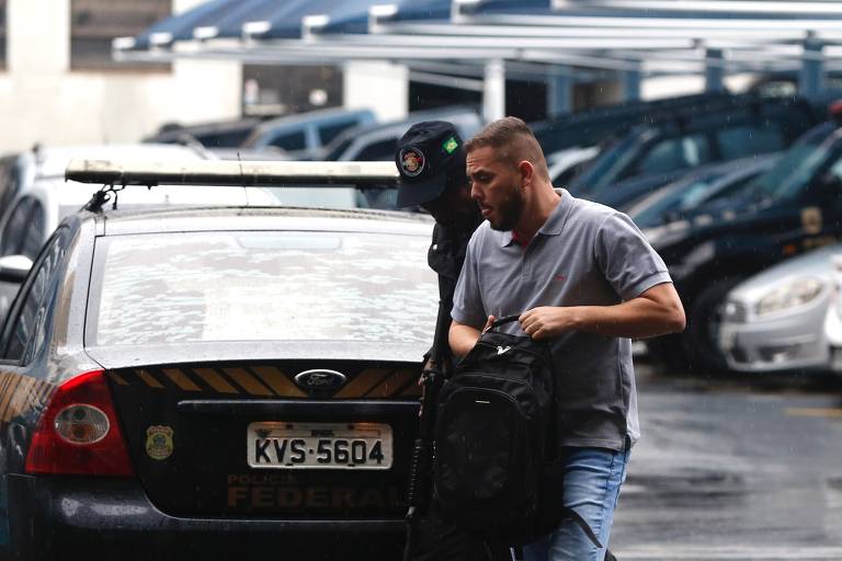 Polícia Federal realiza operação no Rio de Janeiro; chefe de gabinete do deputado Marcos Abraão, Leonardo Mendonça de Andrade, chega à sede da PF no Rio