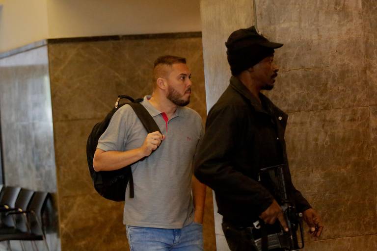 Polícia Federal realiza operação no Rio de Janeiro; chefe de gabinete do deputado Marcos Abraão, Leonardo Mendonça de Andrade, chega à sede da PF no Rio