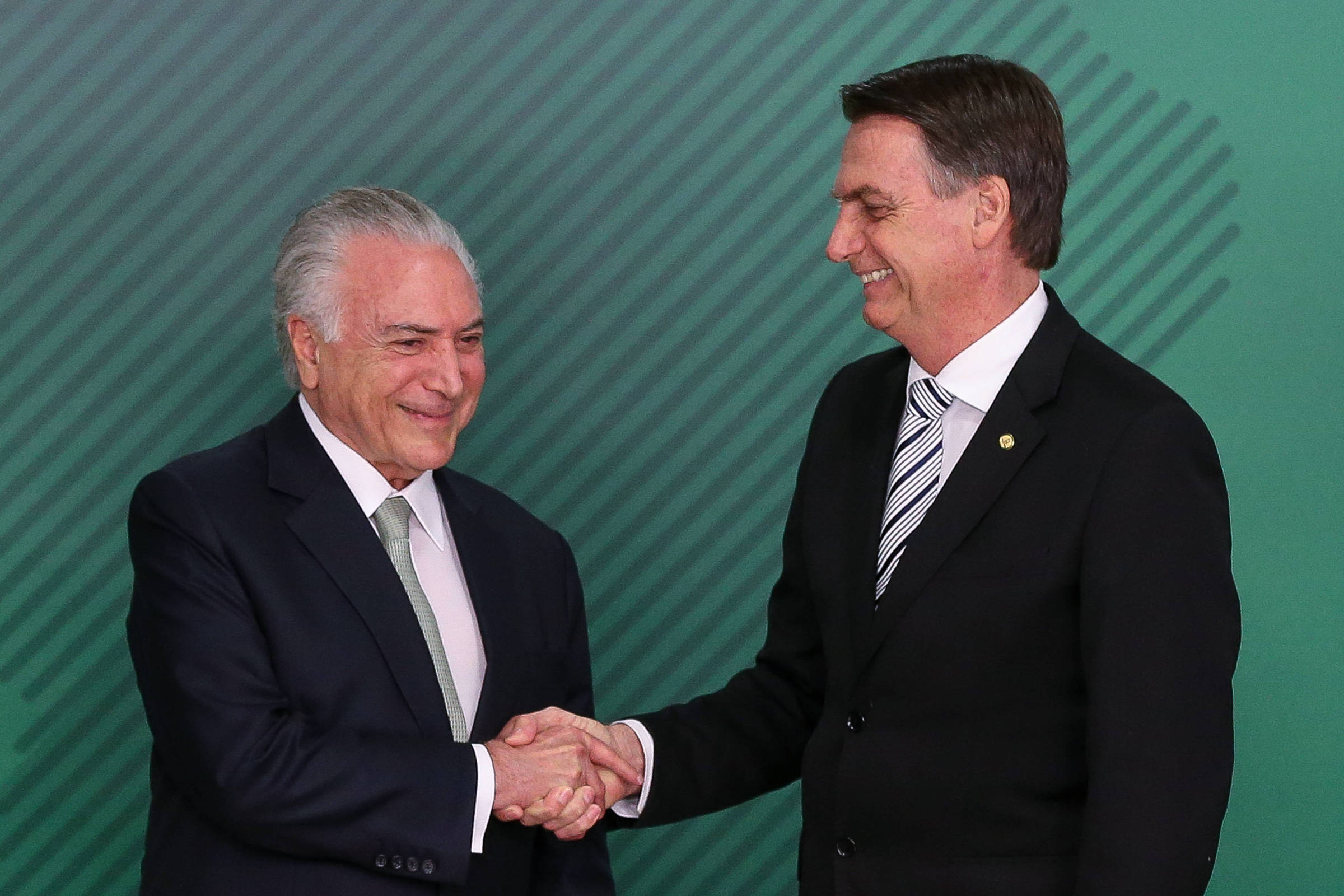 No Palácio da Alvorada, Bolsonaro e Michelle fazem churrasco para Laurinha