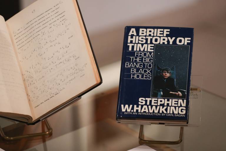 Leilão com objetos de Stephen Hawking