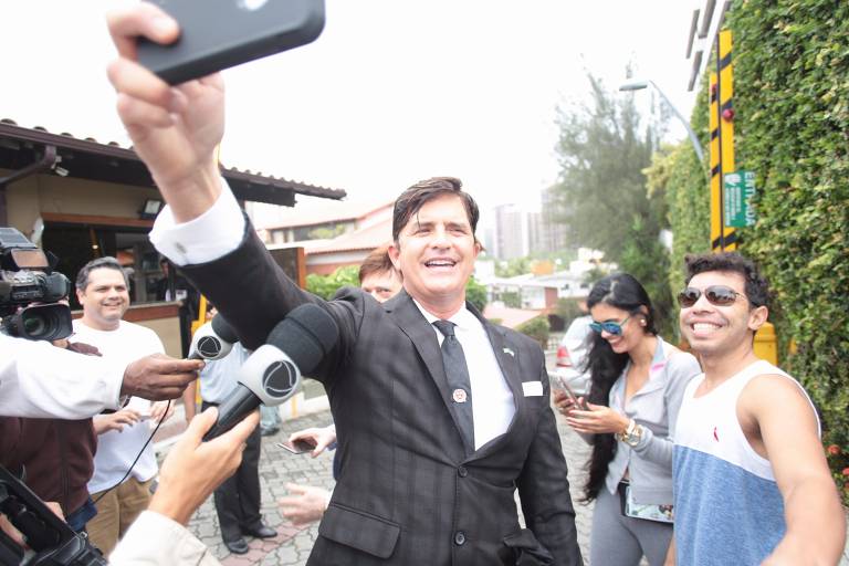 Dr. Rey visita Bolsonaro para tentar ser ministro da Saúde