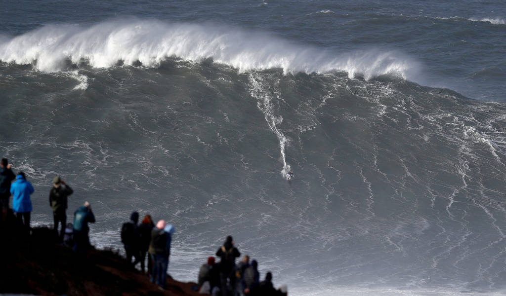 Nazaré já teve medo de suas ondas gigantes, mas hoje lucra com elas 15/11/2018 Esporte Folha Nazaré já teve medo de suas ondas gigantes, mas hoje lucra com elas 15/11/2018 Esporte Folha