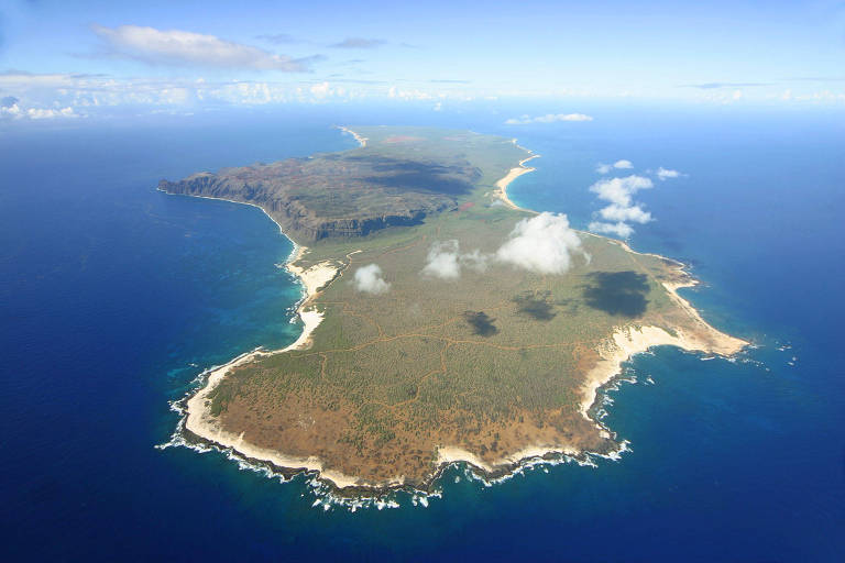 Niihau, Havaí - Conhecido como 'A Ilha Proibida", este local paradisíaco secreto é uma propriedade privada, pertencente à mesma família há mais de 150 anos 