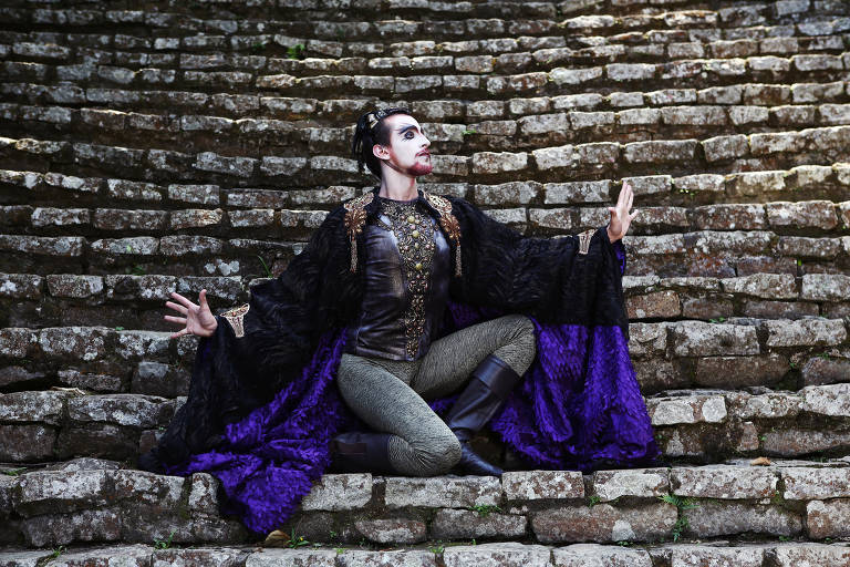 São Paulo, 22/10/2018  CULTURA  Elenco da São Paulo Companhia da Dança posa para fotos de divulgação do espetáculo Lago dos Cisnes, no Jardim Botânico em São Paulo. Foto: Mônica Bento/Folhapress