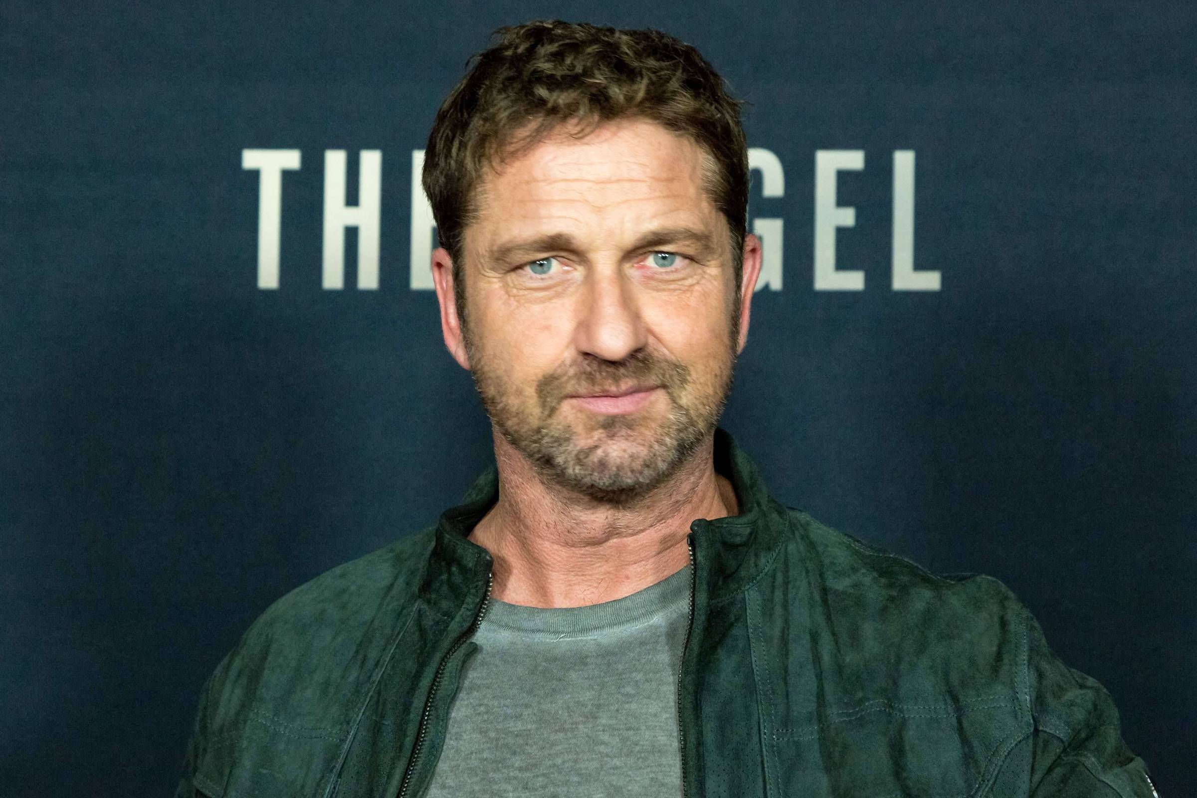 Folha errou em texto sobre sexualidade do ator Gerard Butler - 11/03/2022 -  Celebridades - F5