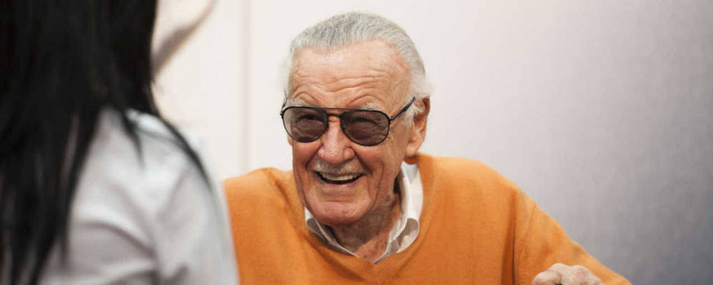 Stan Lee autografa quadrinhos em San Diego em 2015