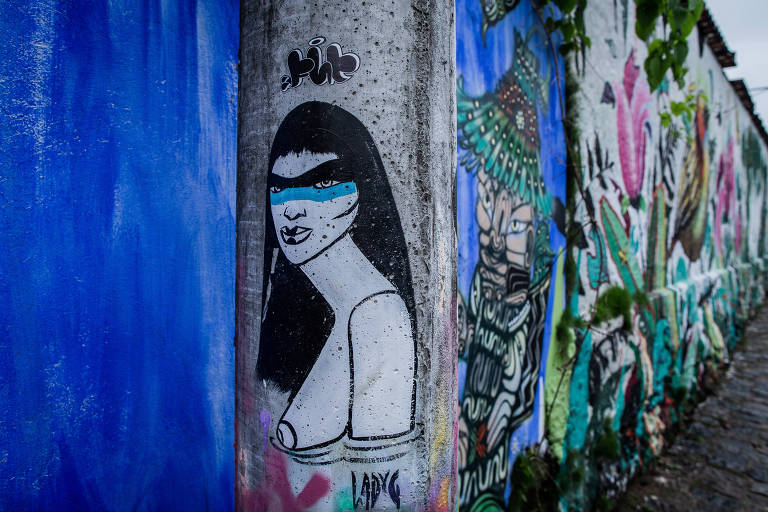 Índia grafitada pela artista Lady Guedes no Beco da Mulher Maravilha