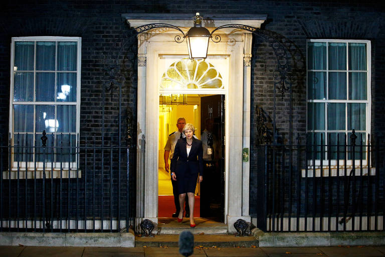 Acordo para o 'brexit' passa em primeiro teste político com aprovação por gabinete de May