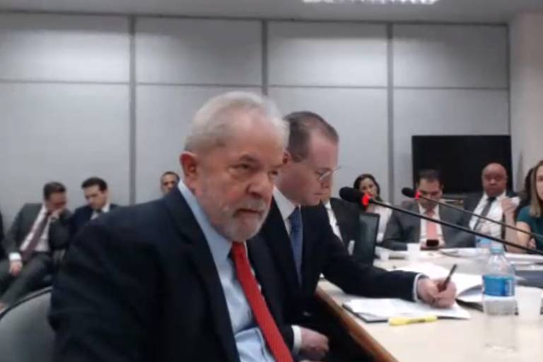 O ex-presidente Lula durante depoimento Ã  juÃ­za Gabriela Hardt