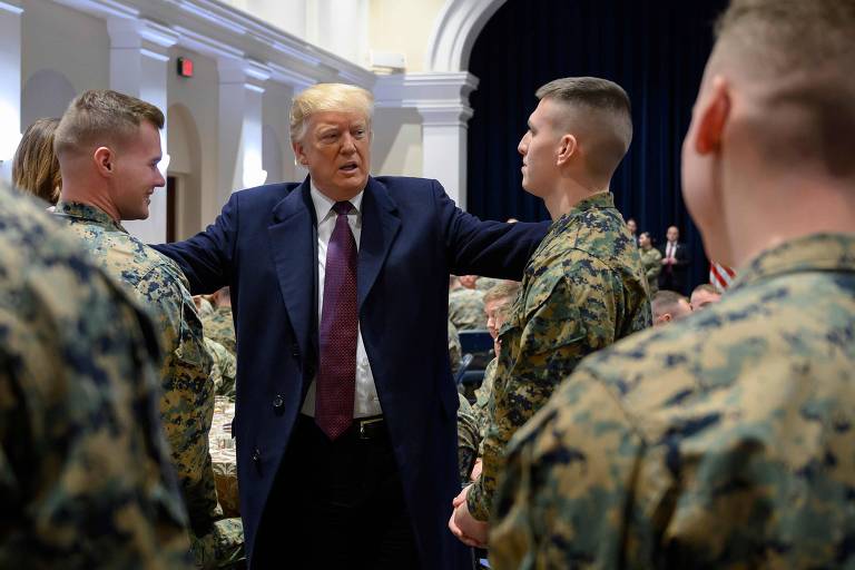 Donald Trump encontra militares dos EUA em Washington nesta quinta-feira 