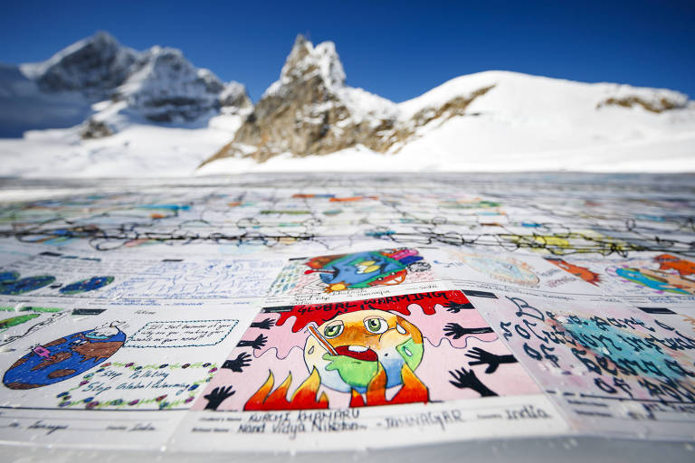 Foto feita com auxílio de um drone mostra cartão-postal de 2.500 metros quadrados em glaciar da Suíça