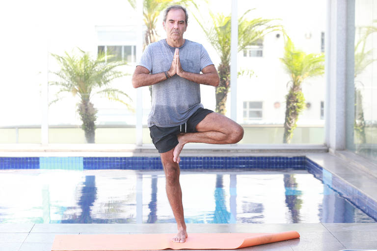 Fernando Dhelomme Filho, 60, começou a praticar meditação e ioga depois de uma arritmia cardíaca