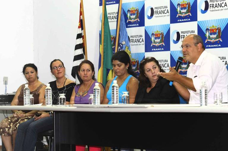 O então prefeito de Franca (SP), Alexandre Ferreira (PSDB), quando apresentou as cinco médicas cubanas do programa federal Mais Médicos na cidade 