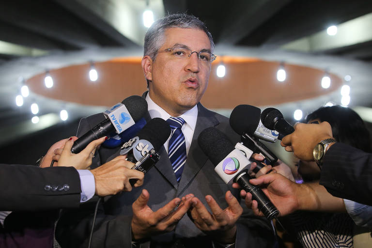 O então ministro da Saúde, Alexandre Padilha (PT), na aula inaugural do curso de treinamento da leva de 557 médicos cubanos que chegaram ao país, em 2013; o grupo, que somava 3.000 no total, foi distribuído pelas cidades