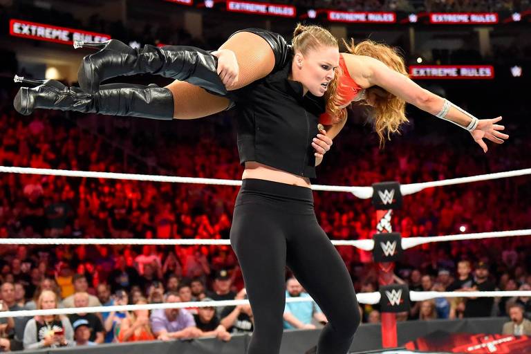 Ronda Rousey em evento do WWE, maior empresa de luta-livre do mundo