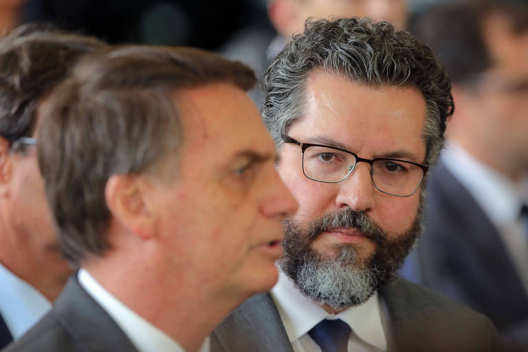 Ernesto Araujo (à dir.), novo chanceler, e o presidente eleito Jair Bolsonaro