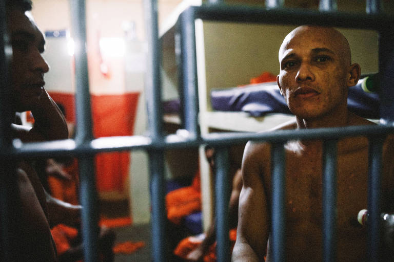 Detentos no Complexo Penitenciário de Pedrinhas, Maranhão, durante visita da Comissão Interamericana de Direitos Humanos; o presídio tem capacidade para abrigar 1.945 presos e hoje opera com mais de 3.000 internos