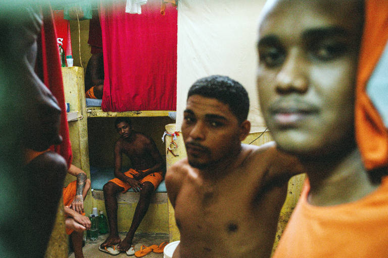 Detentos no Complexo Penitenciário de Pedrinhas, Maranhão, durante visita da Comissão Interamericana de Direitos Humanos; presídio chamou atenção mundial após série de rebeliões entre 2013 e 2014 que deixaram mais de 60 mortos