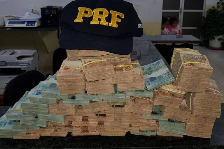 Cerca de R$ 500 mil são apreendidos com policial aposentado em estrada de SP