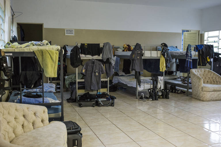 Os militares enviados para Presidente Venceslau vivem situação precária. Eles foram enviados à cidade para evitar o resgate de Marcos Willians Herbas Camacho, o Marcola, considerado chefe da facção criminosa PCC (Primeiro Comando da Capital)