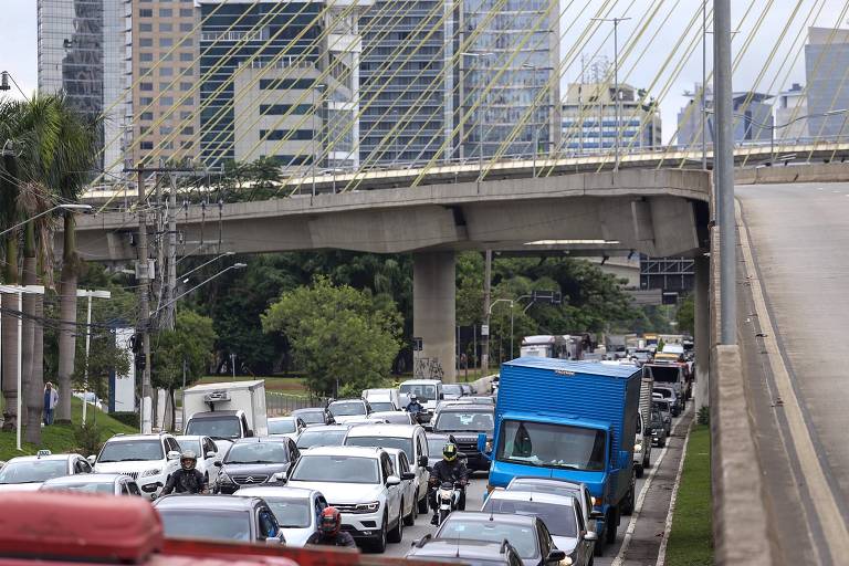Trânsito na marginal Pinheiros 14/04/2019 Fotografia