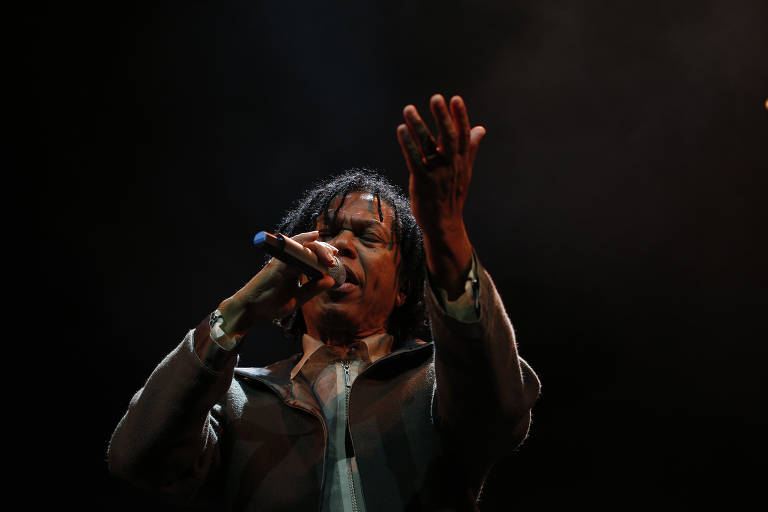 Djavan lança nova parte de seu infindável álbum da vida - Infográficos -  Estadão