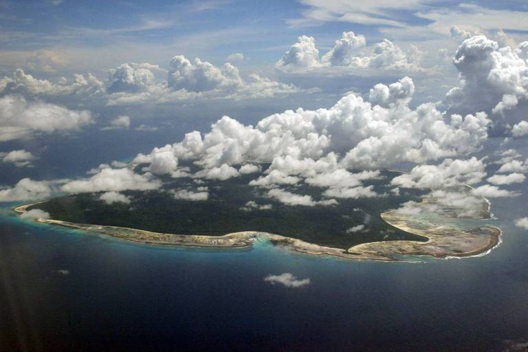 Foto aérea mostra a ilha de North Sentinel, no arquipélago de Andaman e Nicobar; povo que vive no local rejeita contato com mundo exterior