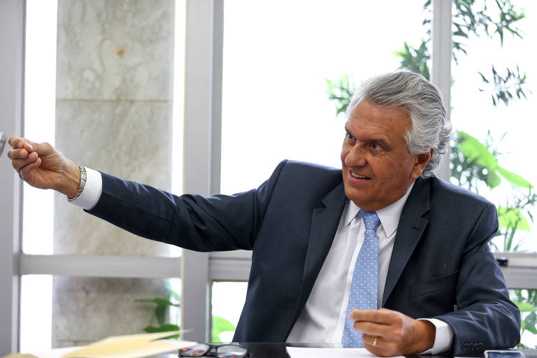 O senador Ronaldo Caiado (DEM-GO), governador eleito por GoiÃ¡s, durante entrevista Ã  Folha em seu gabinete no Senado