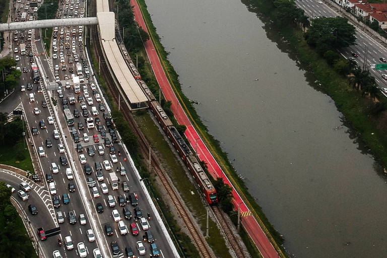 O abastecimento humano nas cidades retirou 496,2 m³/s, mas o consumo ficou em 99,2 m³/s, uma vez que parte da água foi retornada