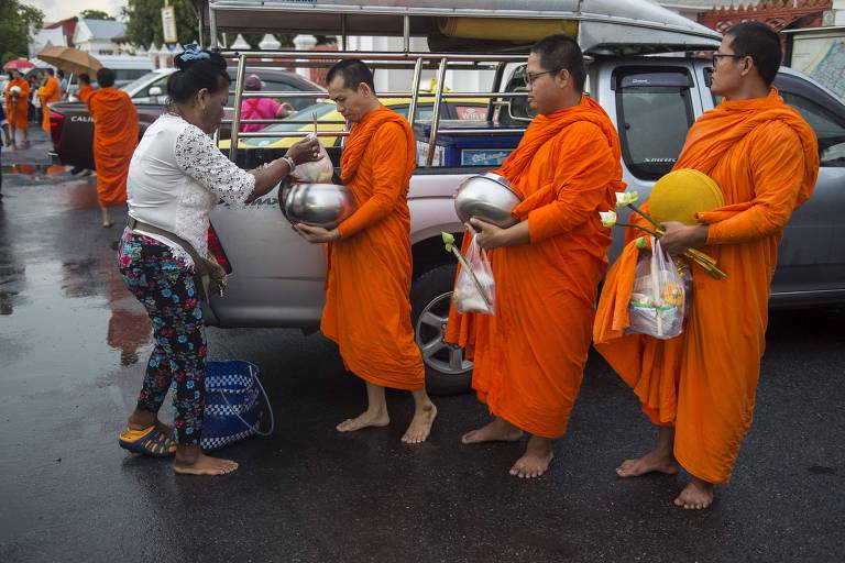 Oferendas pouco nutritivas causam epidemia de obesidade em monges tailandeses