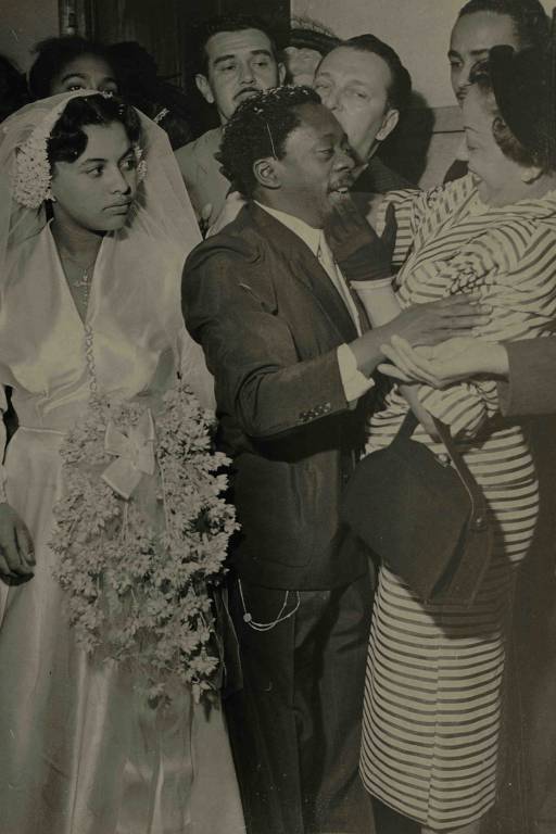 O ator Grande Otelo em seu casamento com Olga Vasconcelos, na igreja Sagrado Coração de Jesus, no Rio