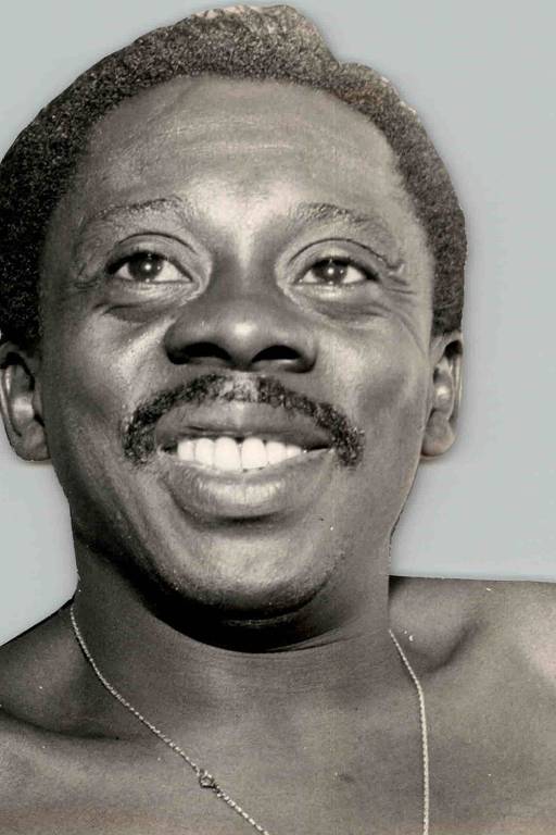 O ator Grande Otelo durante reportagem para o jornal Folha da Manhã