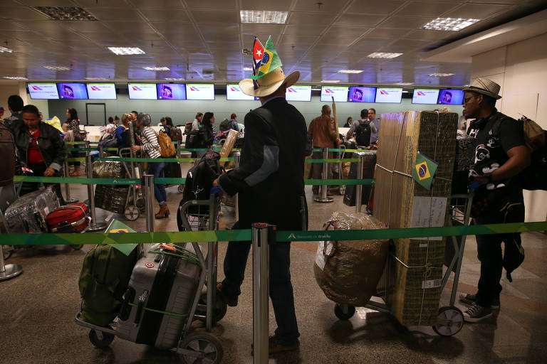 Cerca de 400 médicos deixarão o Brasil nesta quinta (22) pelo aeroporto internacional de Brasília