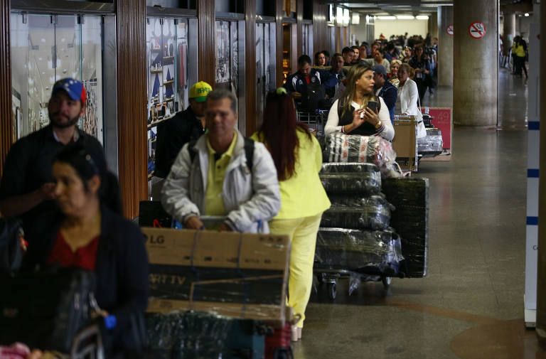 Cerca de 400 médicos deixarão o Brasil nesta quinta (22) pelo aeroporto internacional de Brasília