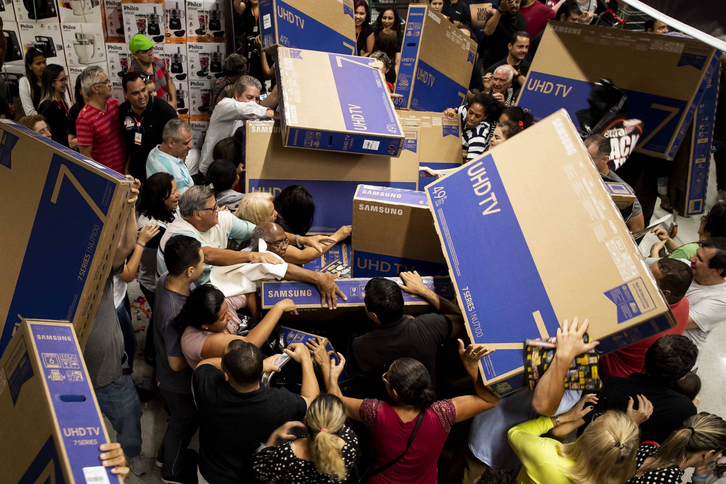 Blacks магазин отзывы. Walmart Black Friday. Black Friday TV Boxes.