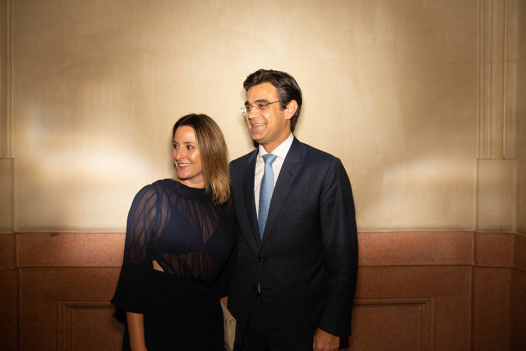 Rodrigo e Luciana Garcia em festa de 60 anos do Hospital Cruz Verde, na Sala São Paulo