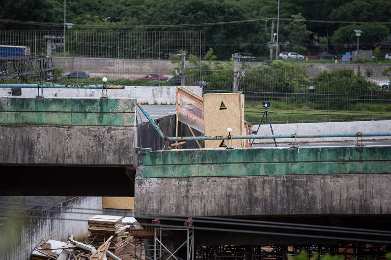 Obras de recuperação do viaduto que cedeu na marginal Pinheiros, em São Paulo