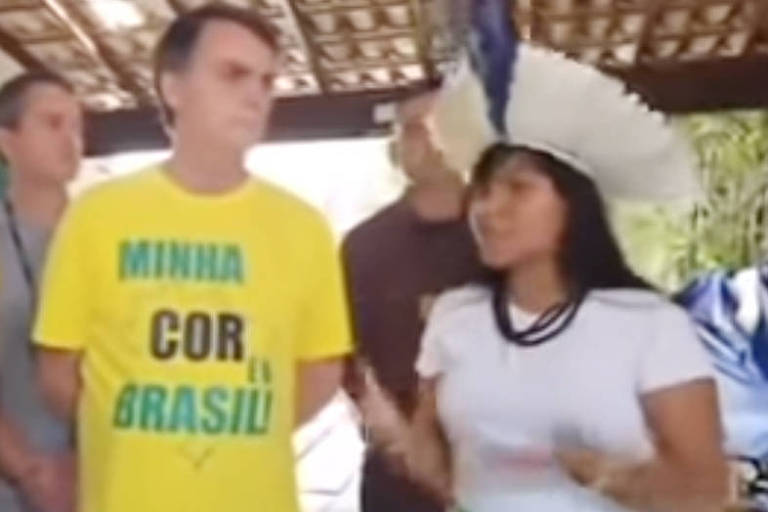 O presidente eleito, Jair Bolsonaro, recebeu no Rio a índia Ysani Kalapalo, identificada como da tribo do Xingu